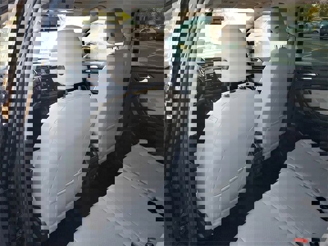 Used 2018 Volkswagen Tiguan SE image 10