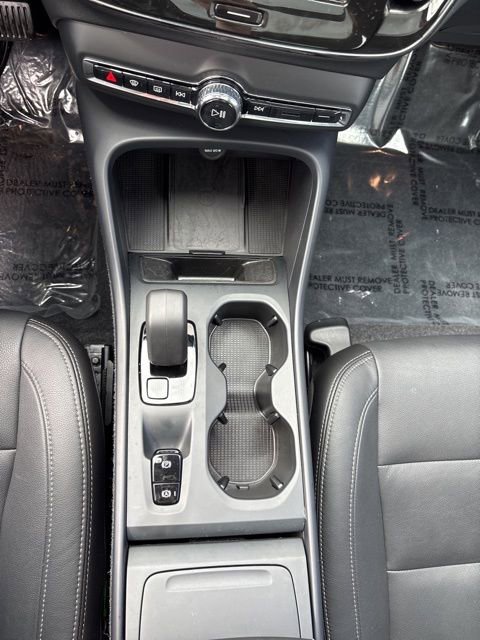 Used 2025 Volvo XC40 B5 Core image 25