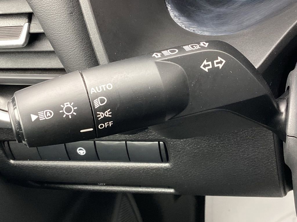 Used 2025 Nissan Rogue SV image 25