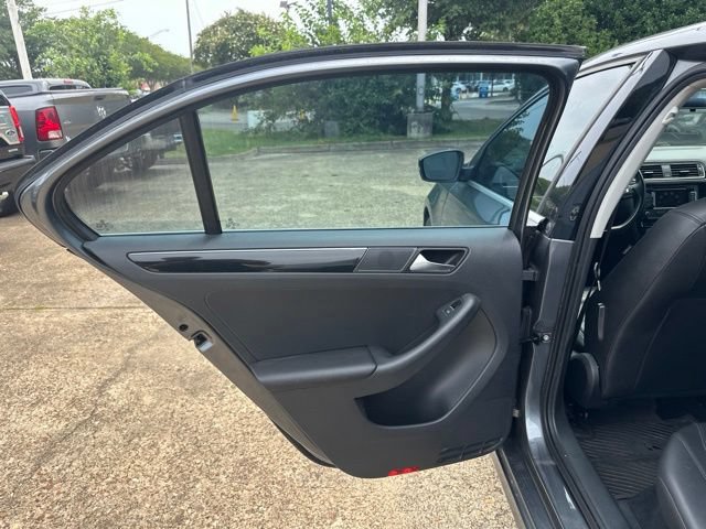 Used 2015 Volkswagen Jetta SEL FWD image 25