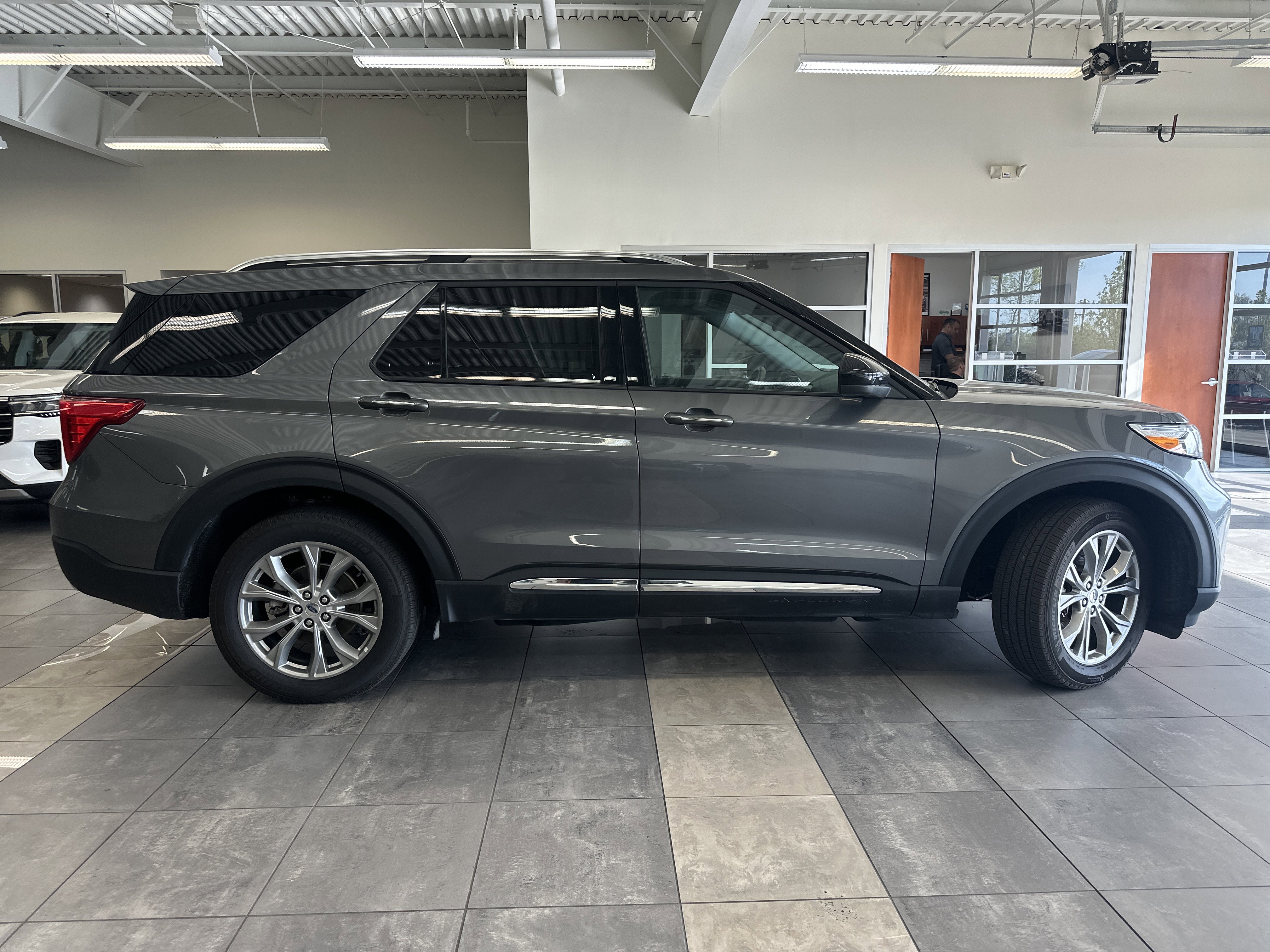 Used 2024 Ford Explorer Limited image 9