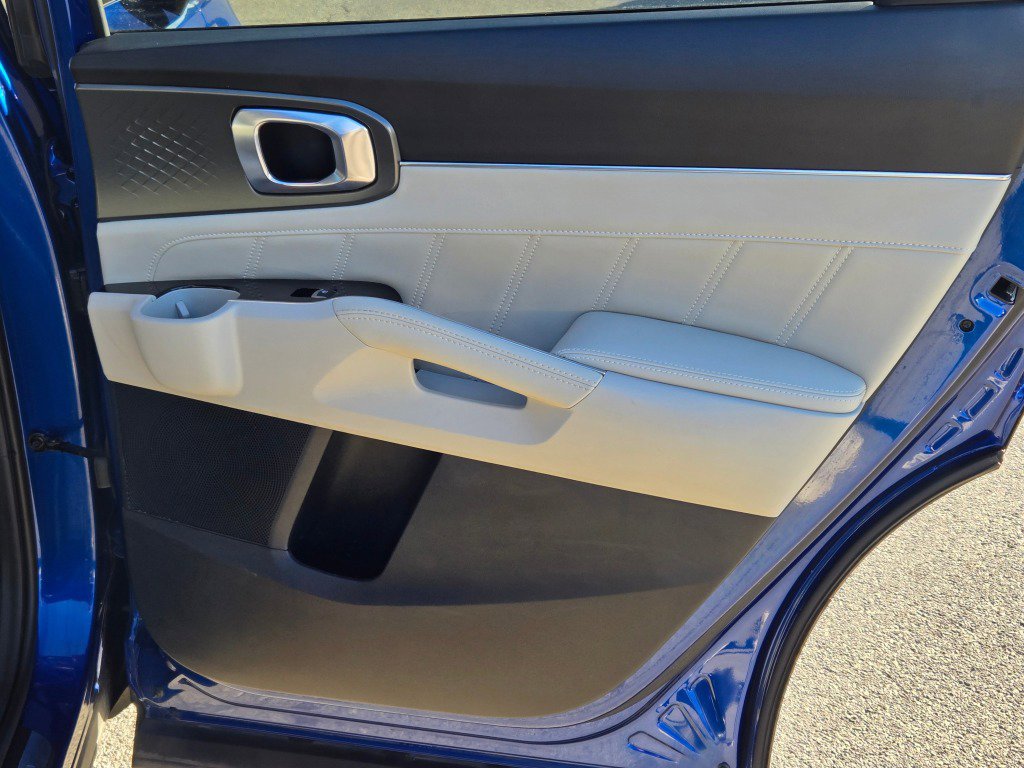 Used 2022 Kia Sorento SX image 9