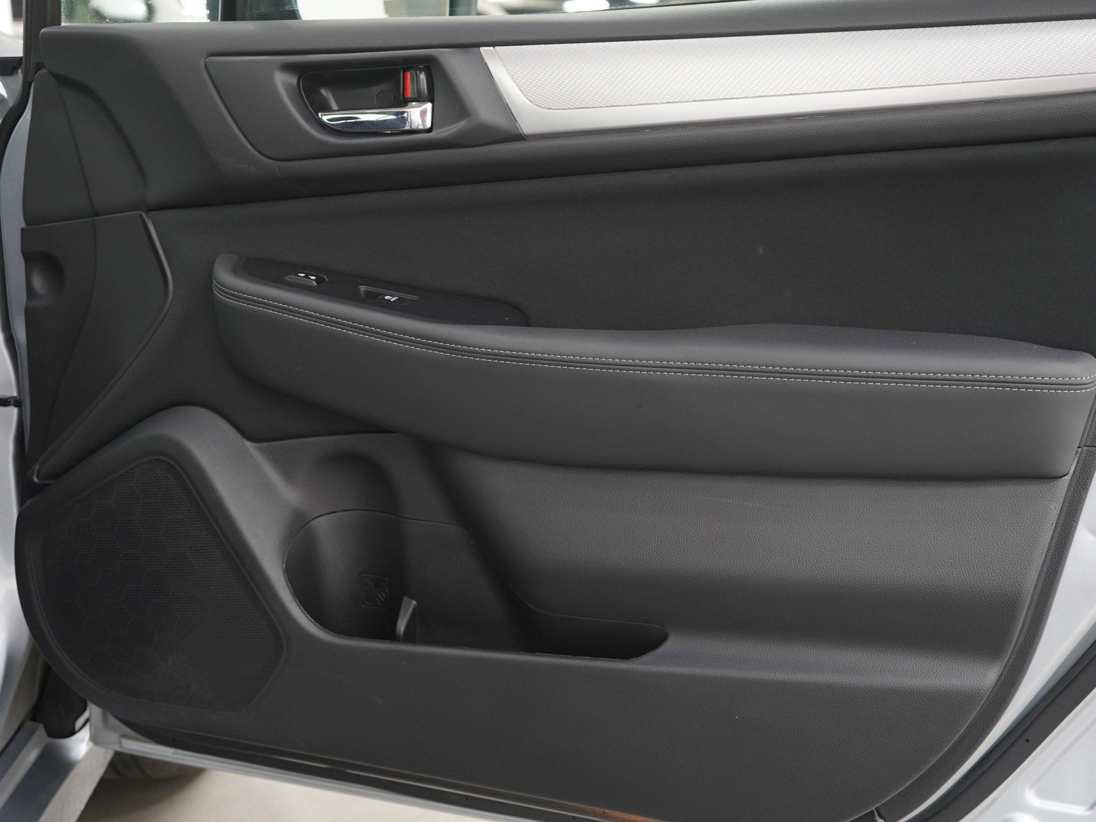 Used 2018 Subaru Legacy 2.5i Premium w/ Popular Package #1 image 9