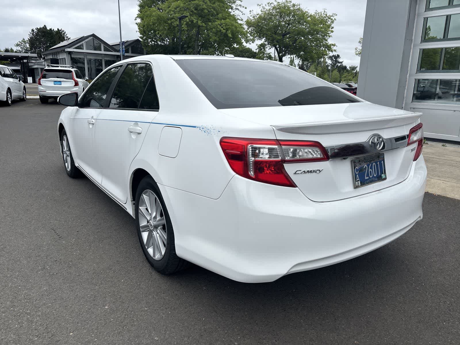 Used 2012 Toyota Camry XLE w/ Leather Pkg FWD image 3