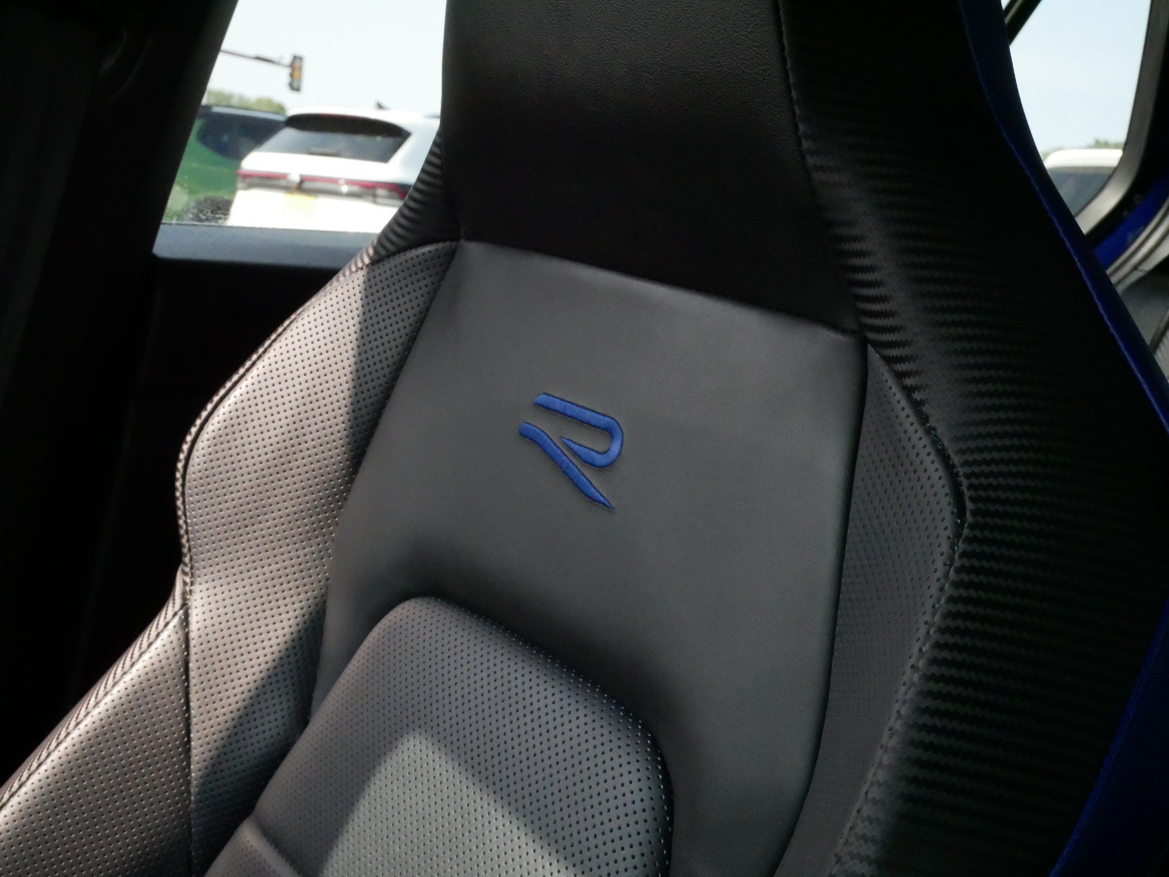 Used 2022 Volkswagen Golf R AWD/4WD image 32