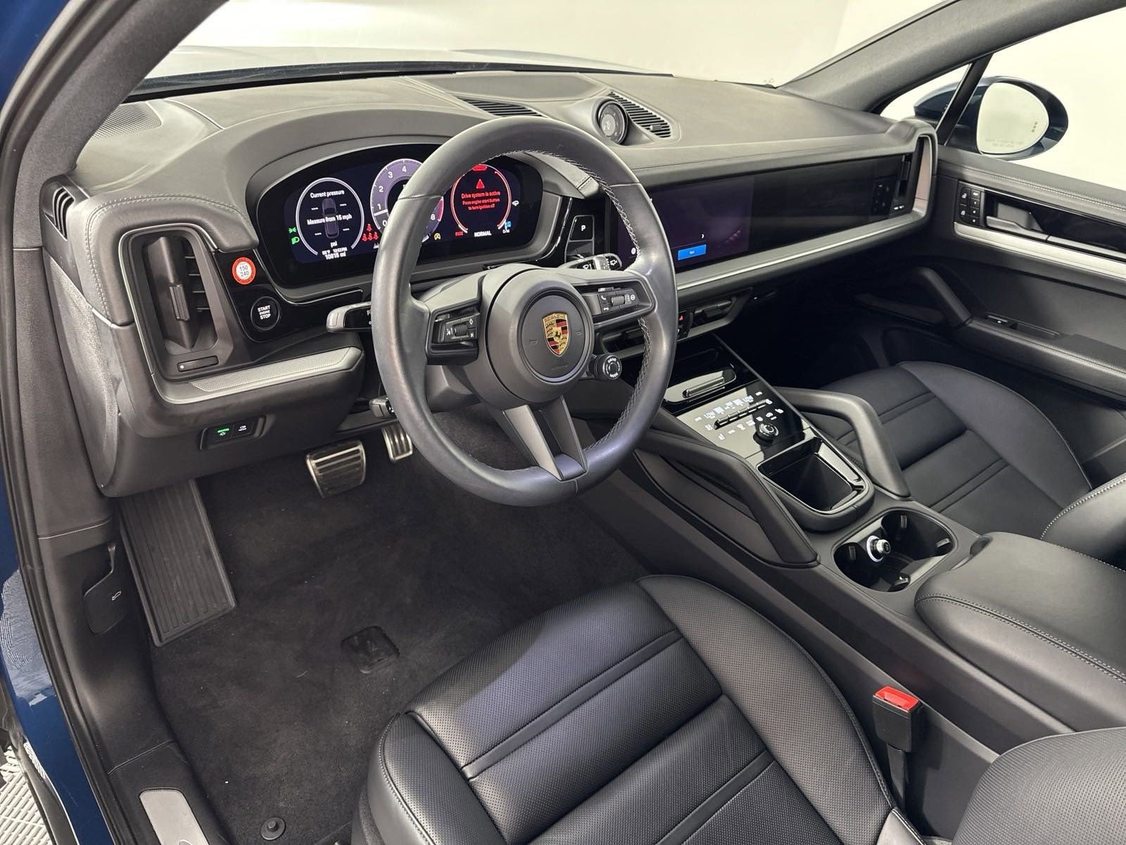 Used 2025 Porsche Cayenne Coupe image 4