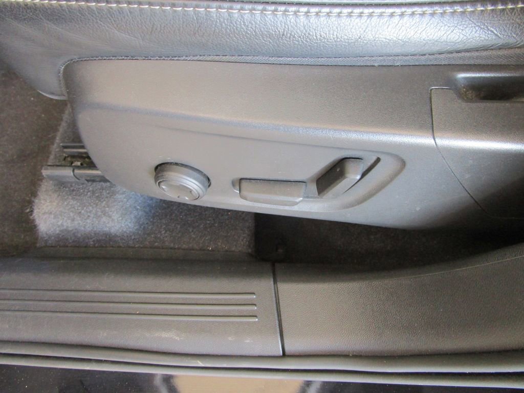 Used 2022 Volvo XC40 T5 Momentum AWD/4WD image 17