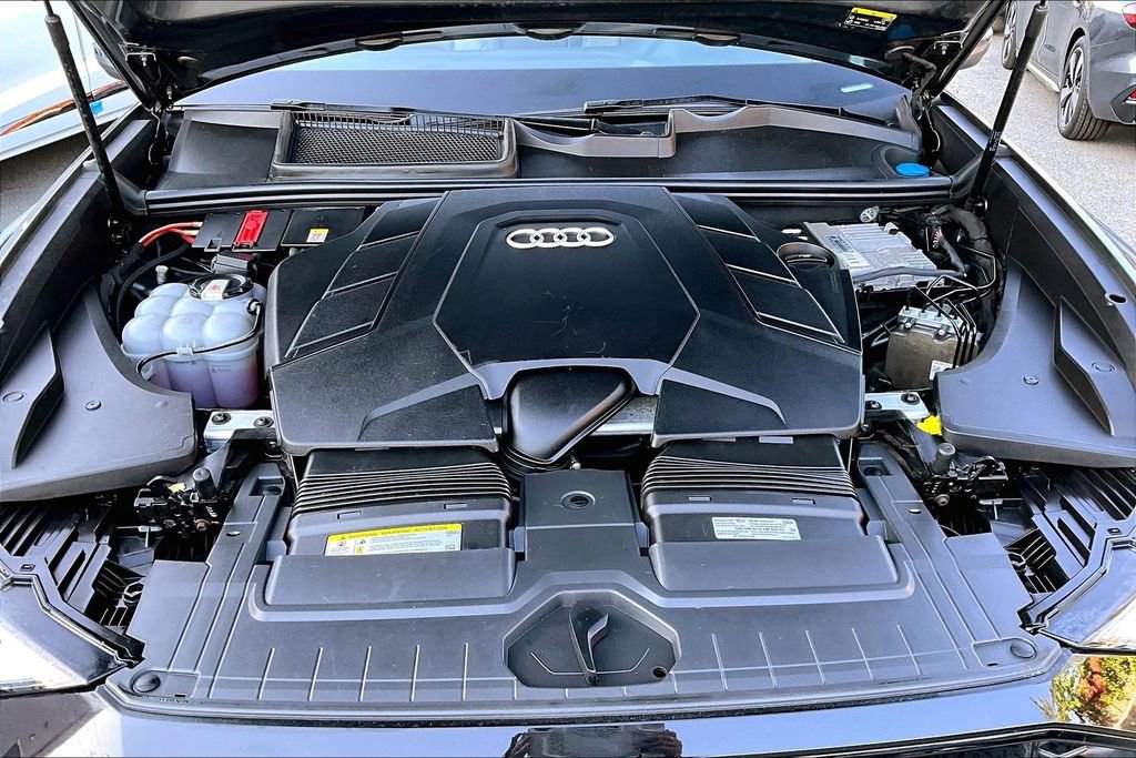 Used 2020 Audi Q8 Premium Plus AWD/4WD image 30