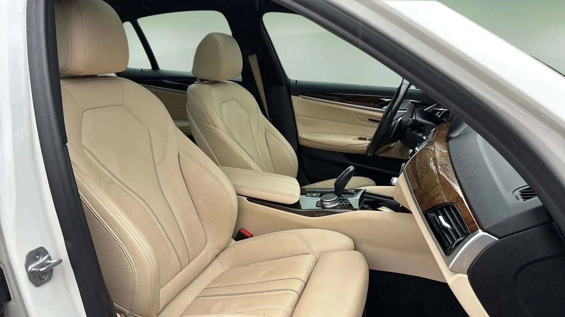 Used 2019 BMW 530i w/ Convenience Package image 29