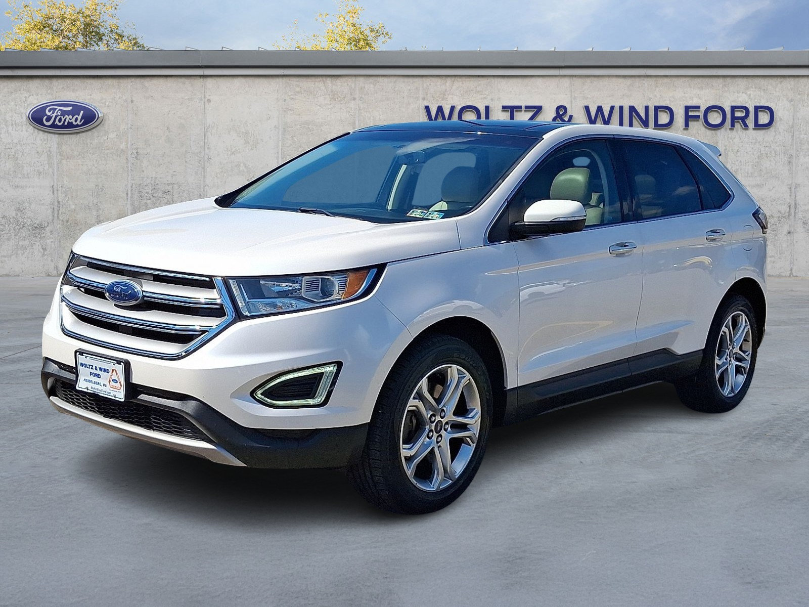 Used 2017 Ford Edge Titanium w/ Technology Package AWD/4WD image 3