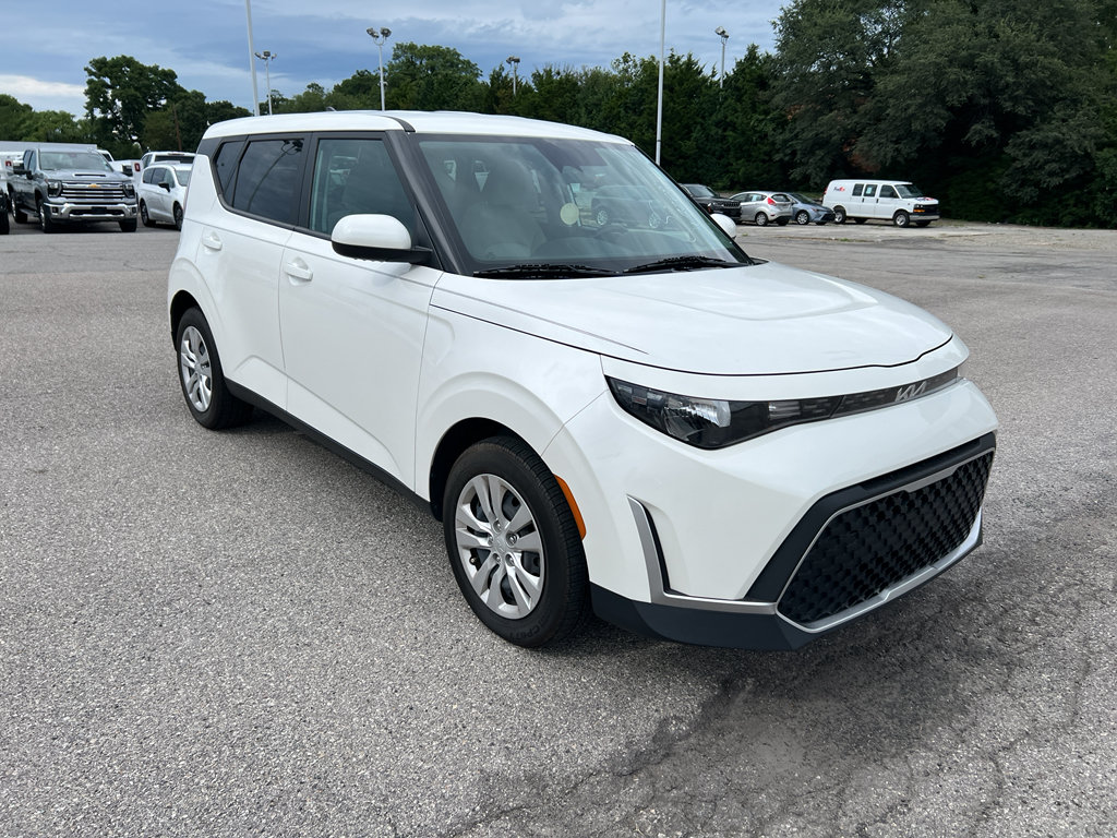 Used 2023 Kia Soul LX FWD image 3