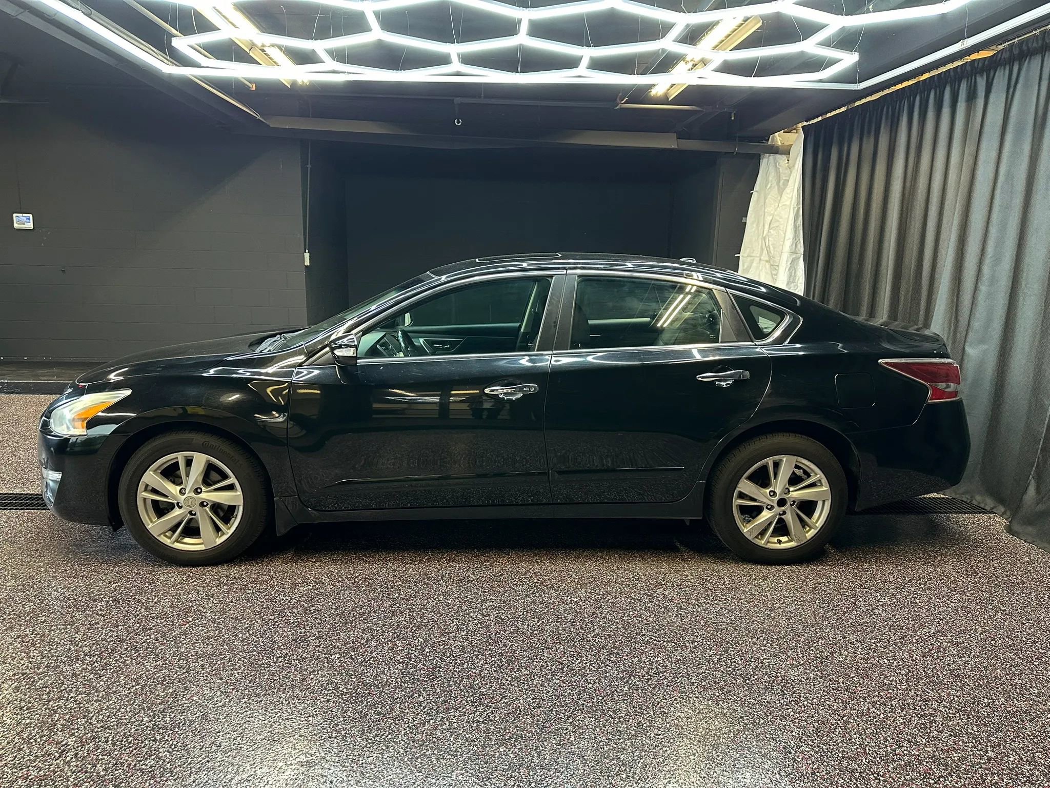 Used 2015 Nissan Altima 2.5 SL w/ Technology Package FWD image 4
