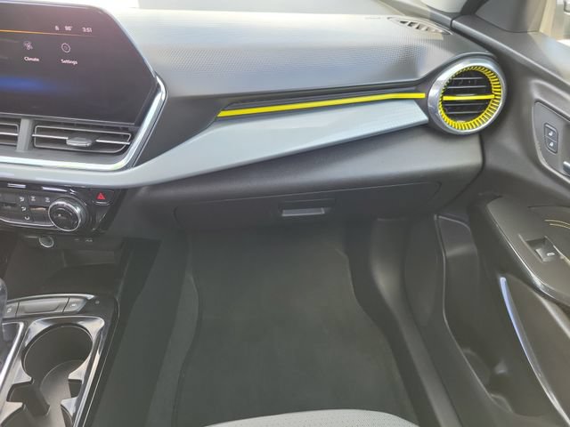 Used 2025 Chevrolet Trax LT FWD image 17