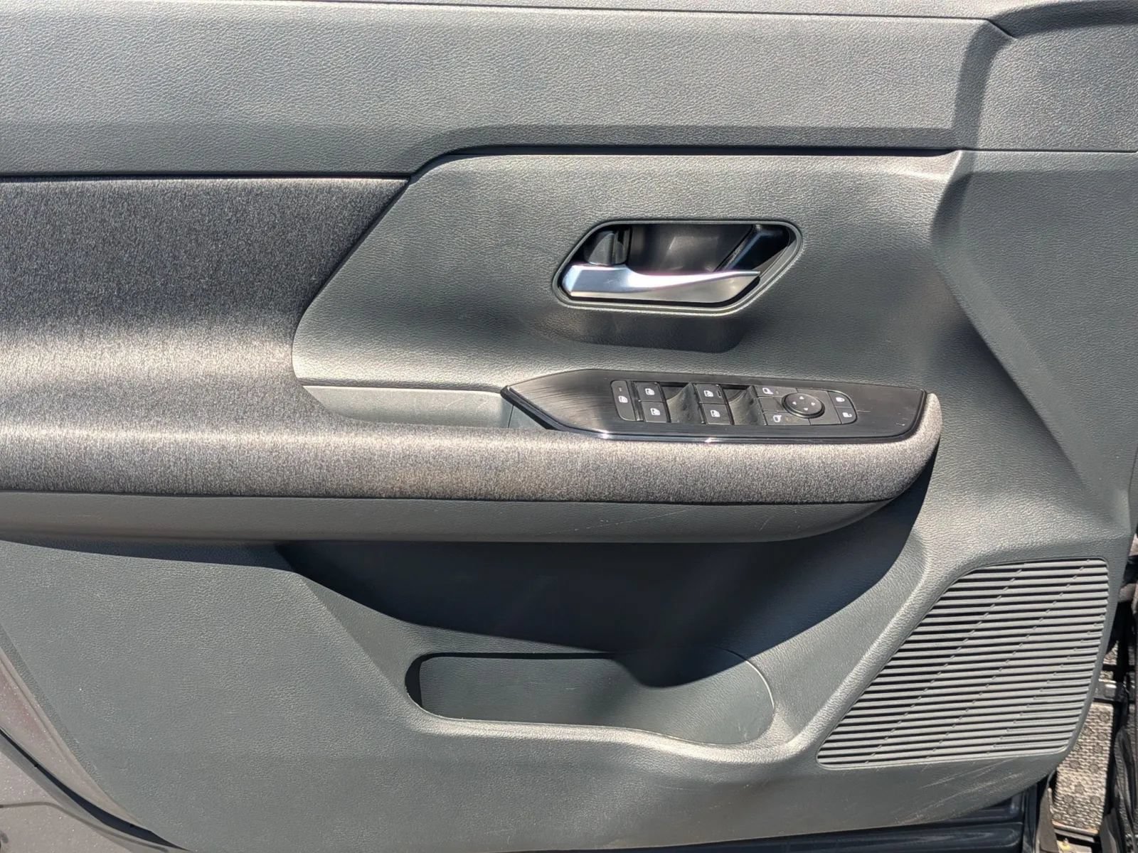Used 2025 Nissan Kicks SV FWD image 10