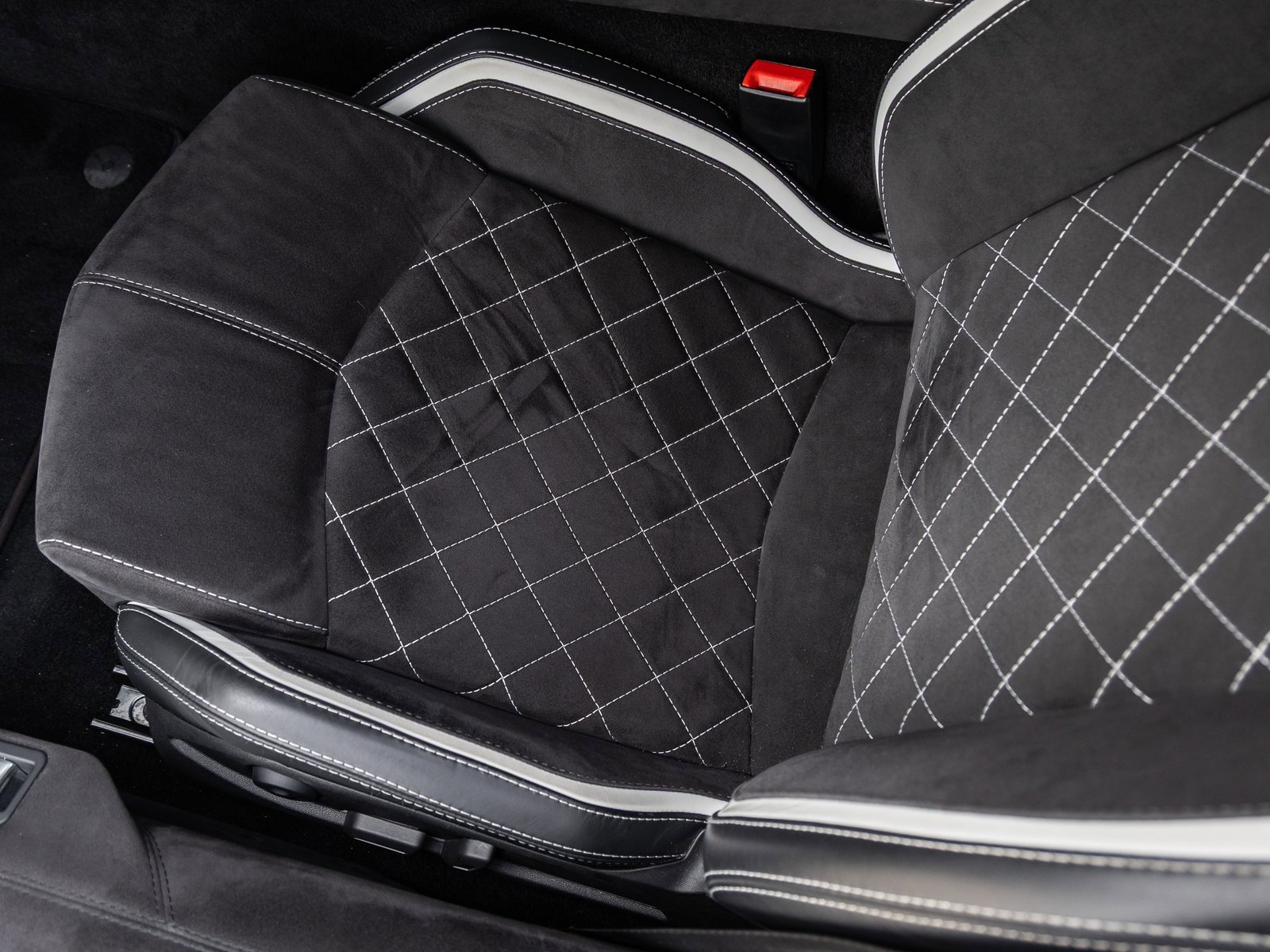 Used 2018 Lamborghini Aventador S image 31