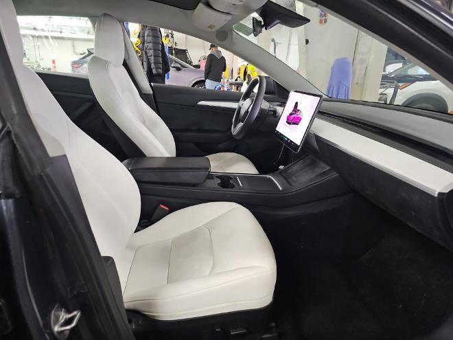 Used 2023 Tesla Model 3 Standard Range image 8