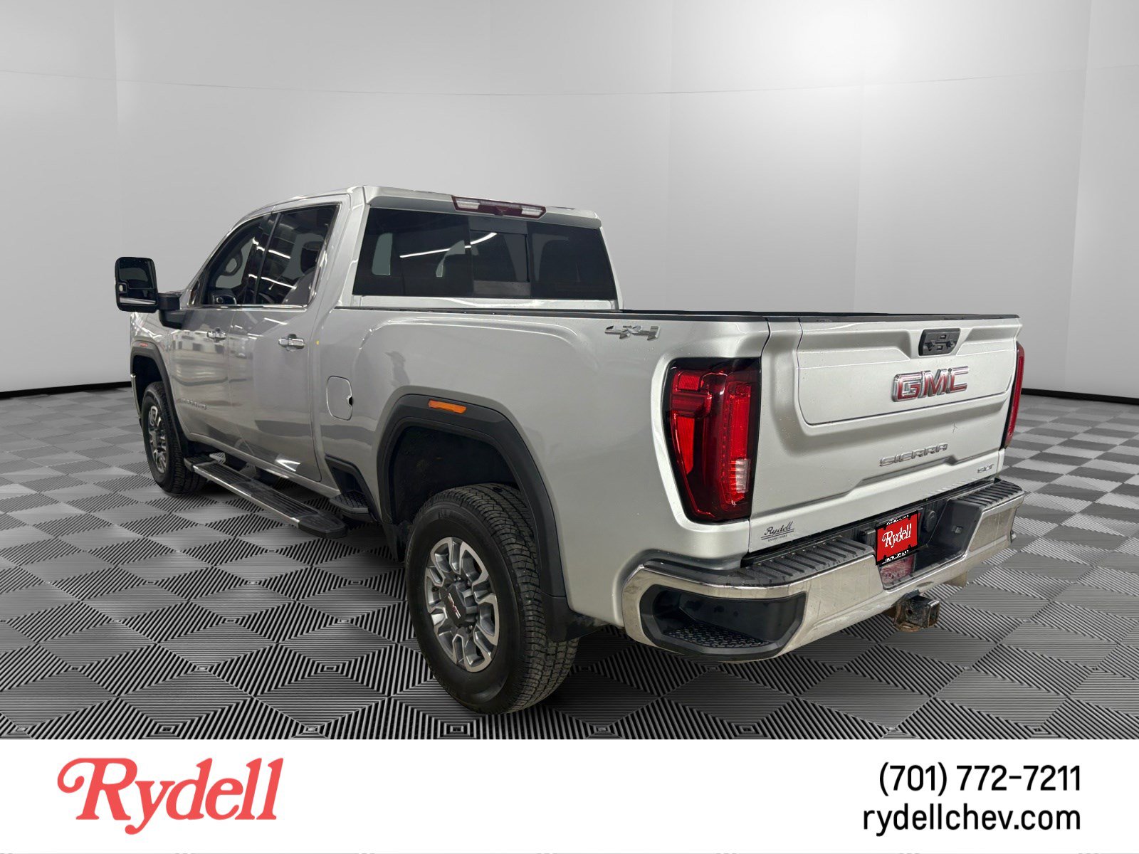 Used 2023 GMC Sierra 2500 SLT w/ SLT Convenience Package AWD/4WD image 3