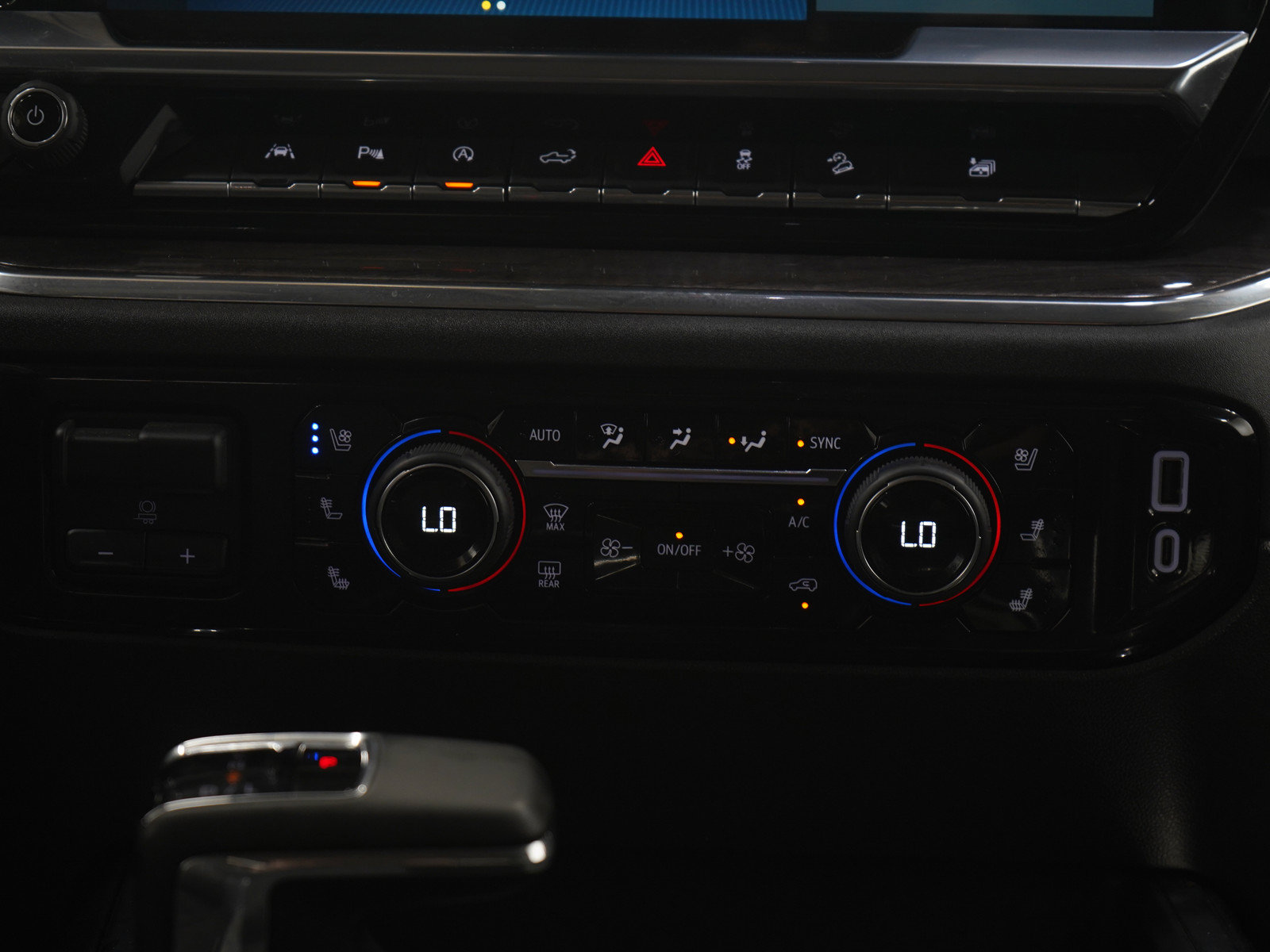 Used 2024 Chevrolet Silverado 1500 LTZ AWD/4WD image 19