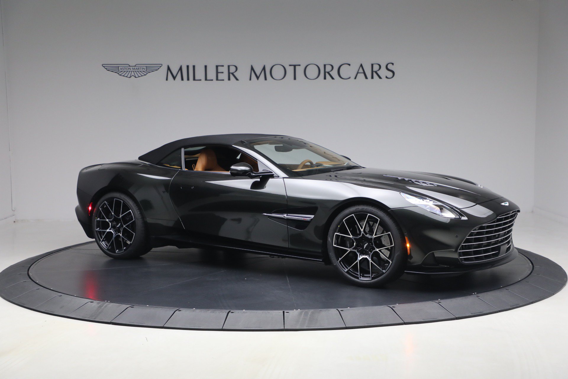 New 2026 Aston Martin Vanquish Convertible RWD image 22