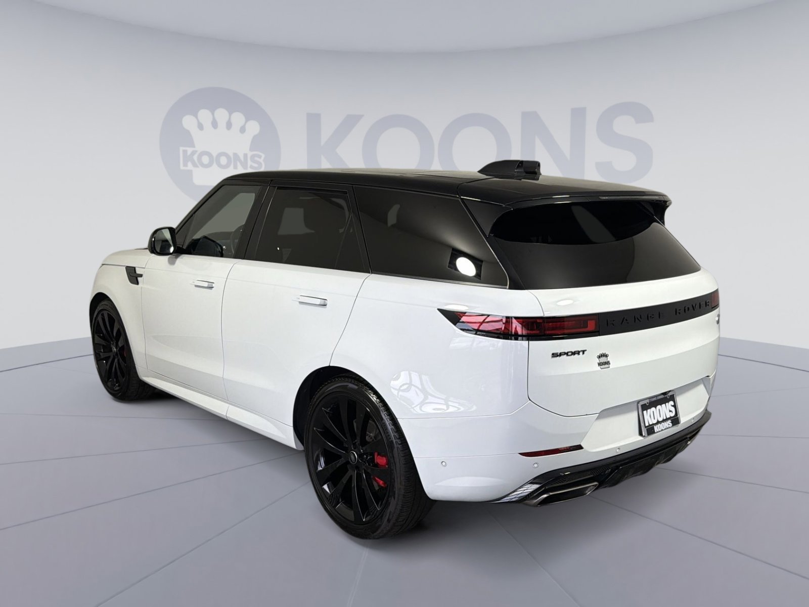 Used 2023 Land Rover Range Rover Sport SE Dynamic image 4