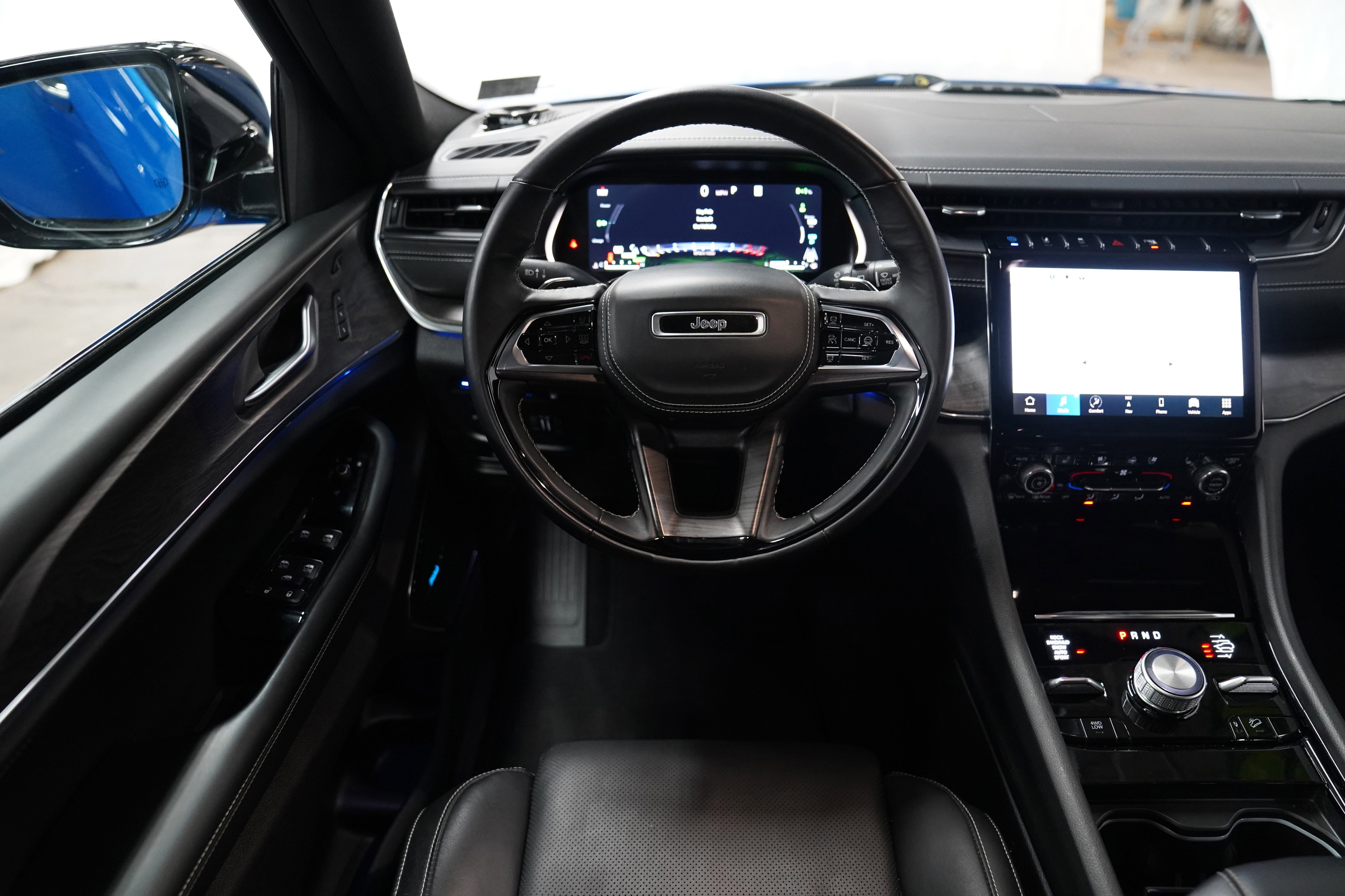 Used 2023 Jeep Grand Cherokee Overland w/ Advanced Protech Group III image 13