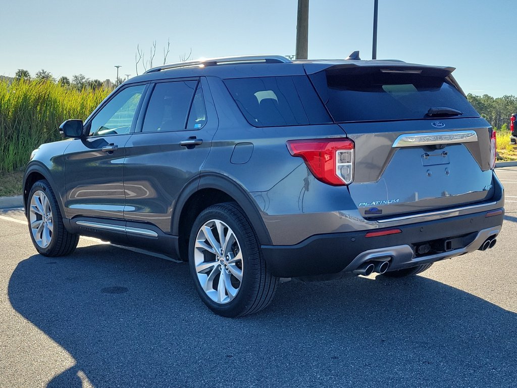 Used 2023 Ford Explorer Platinum w/ Technology Package AWD/4WD image 3