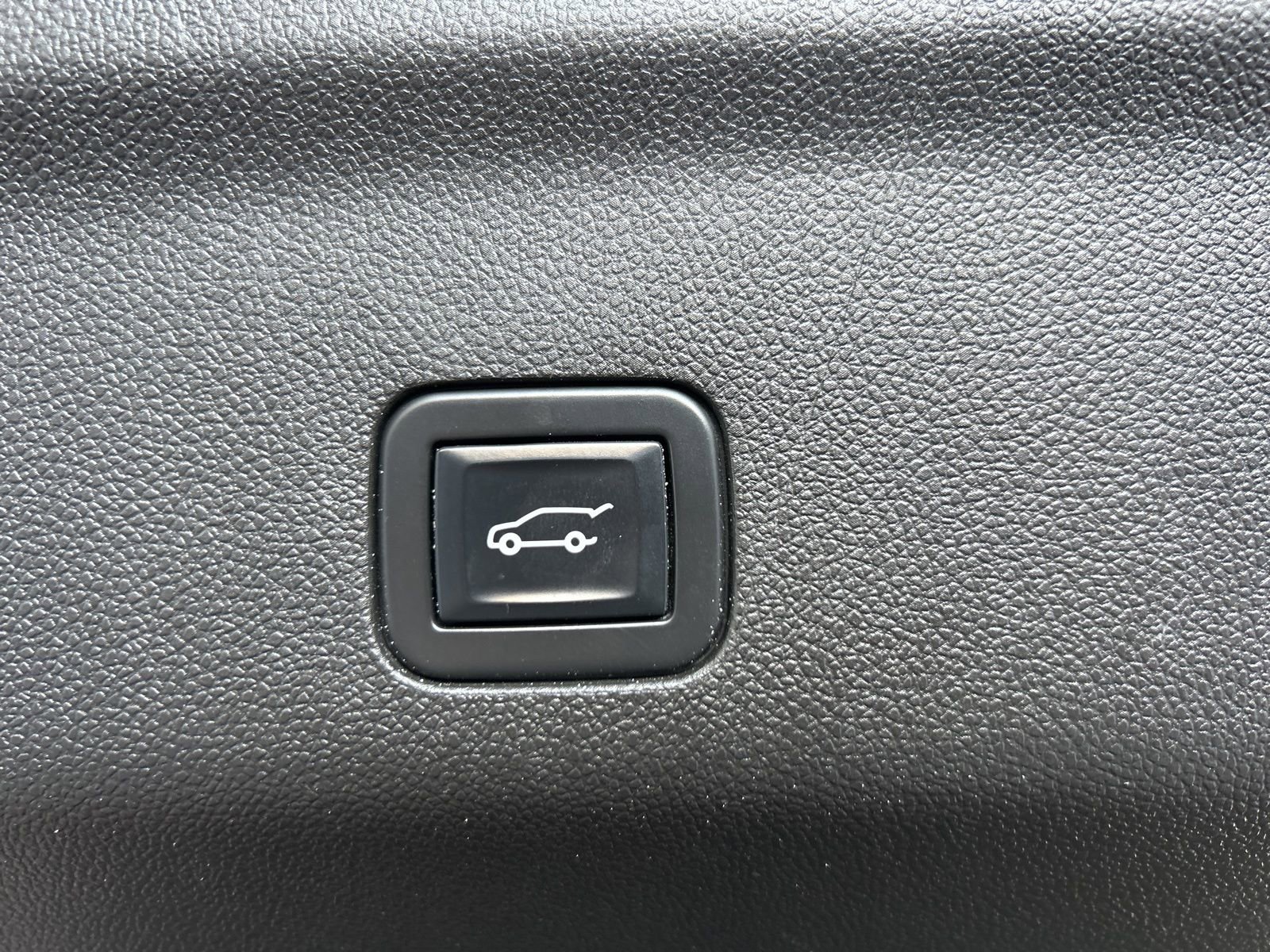 Used 2023 Chevrolet Suburban RST image 12