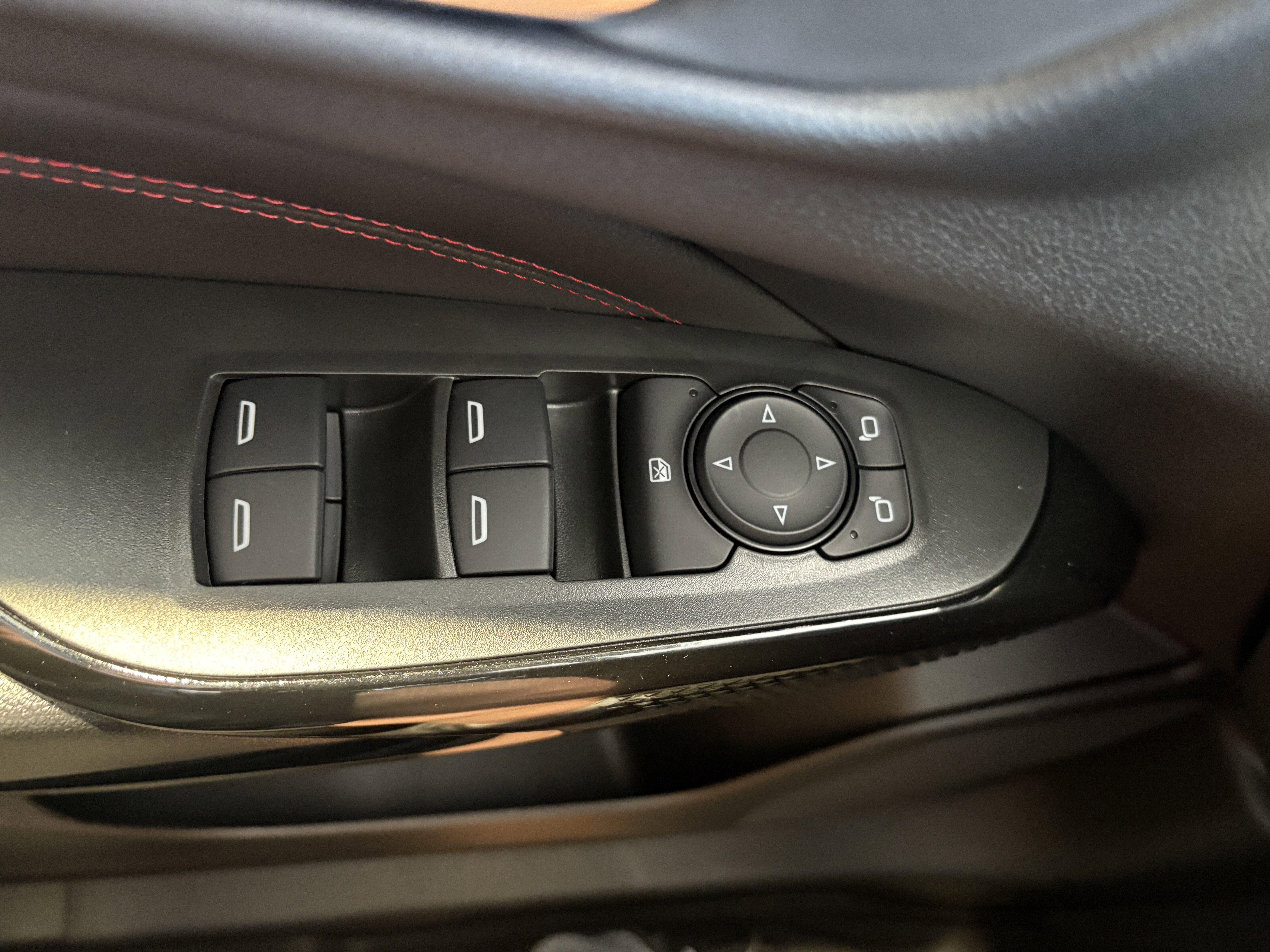 New 2026 Chevrolet Trax RS w/ Sunroof Package image 10