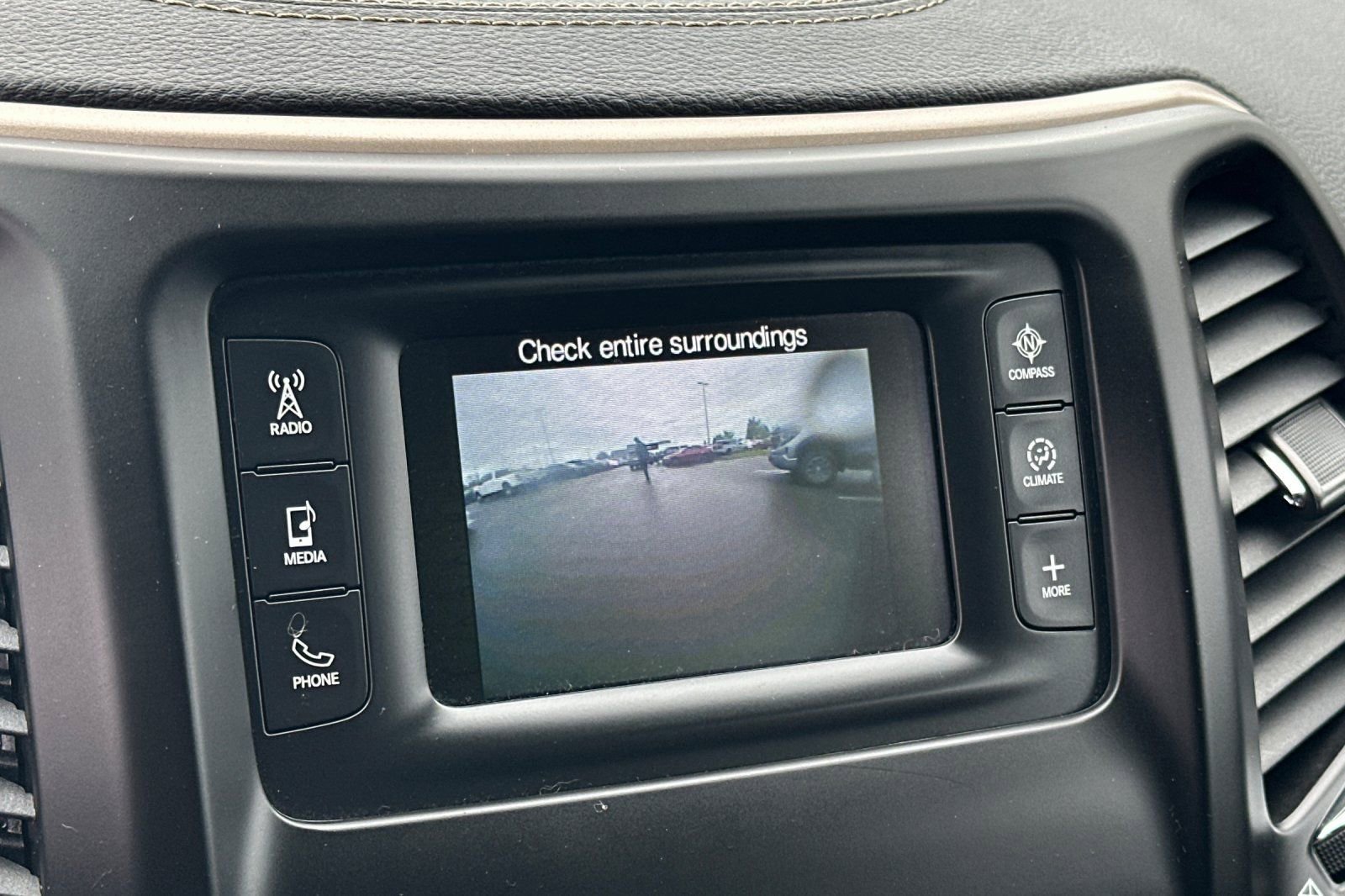 Used 2017 Jeep Cherokee Sport w/ Cold Weather Group AWD/4WD image 19