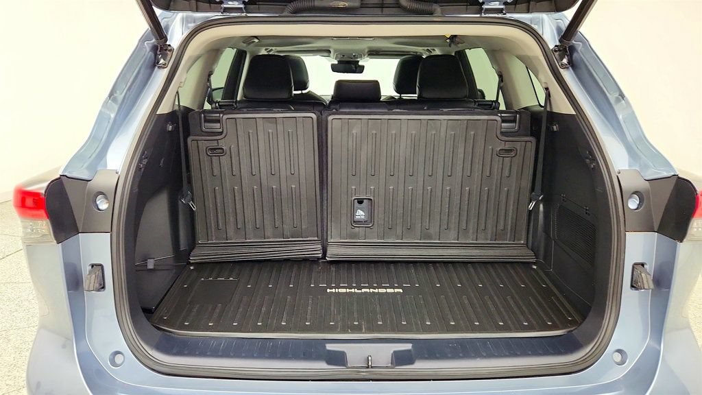 Used 2023 Toyota Highlander XLE AWD/4WD image 22