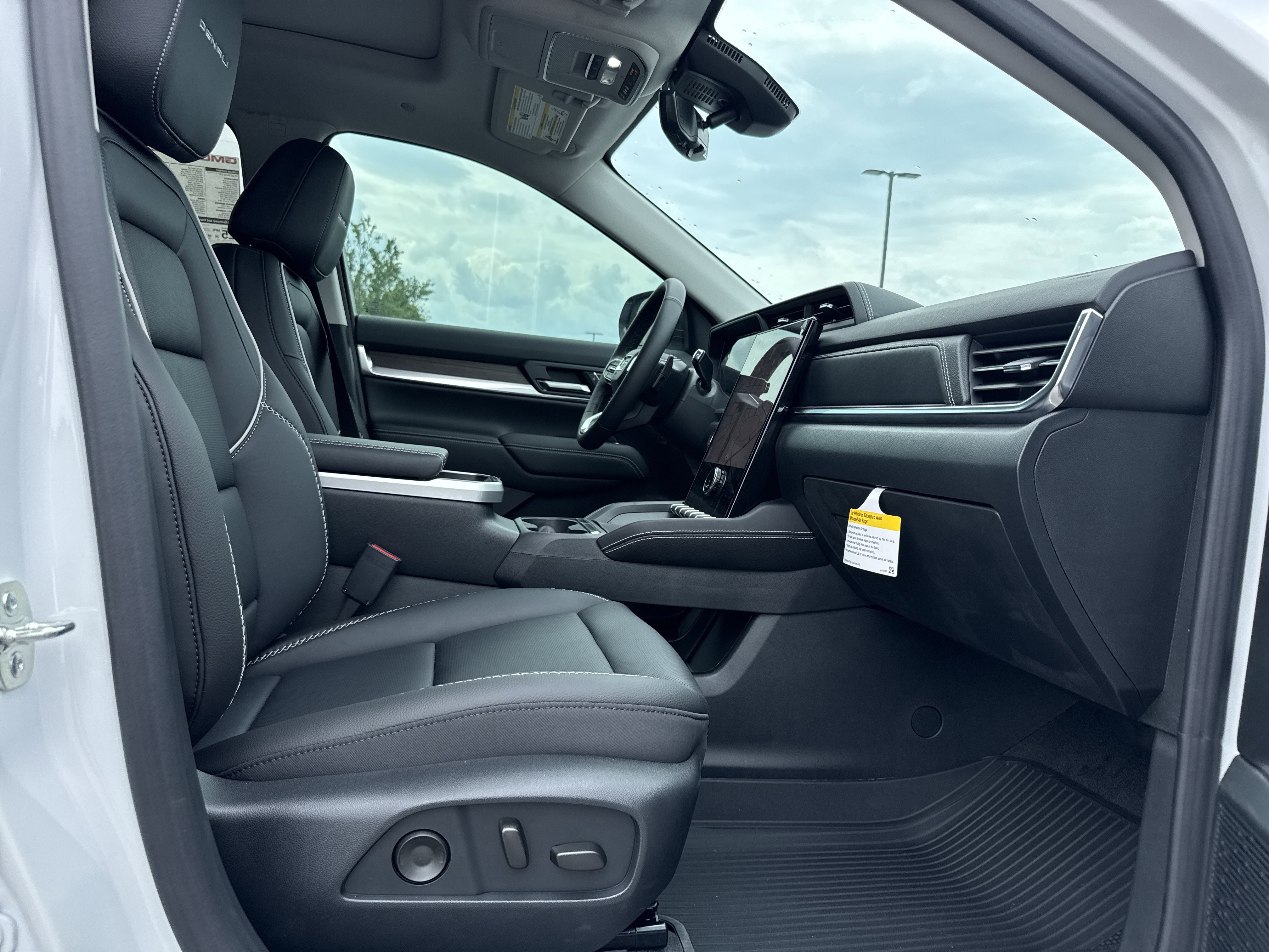 New 2026 GMC Terrain Denali w/ LPO, Floor Liner Package AWD/4WD image 31