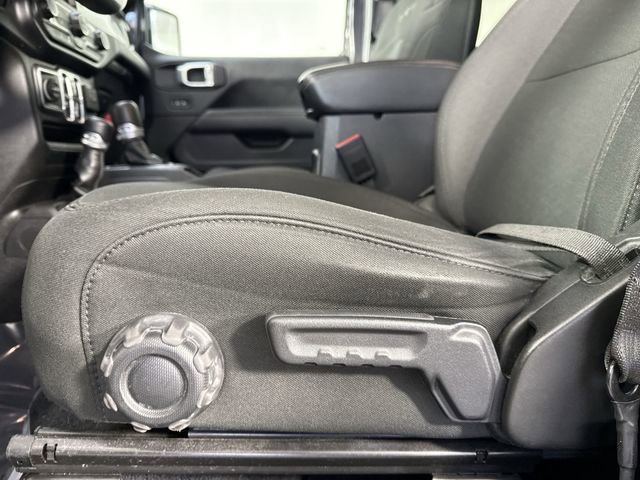 Used 2023 Jeep Gladiator Overland AWD/4WD image 19
