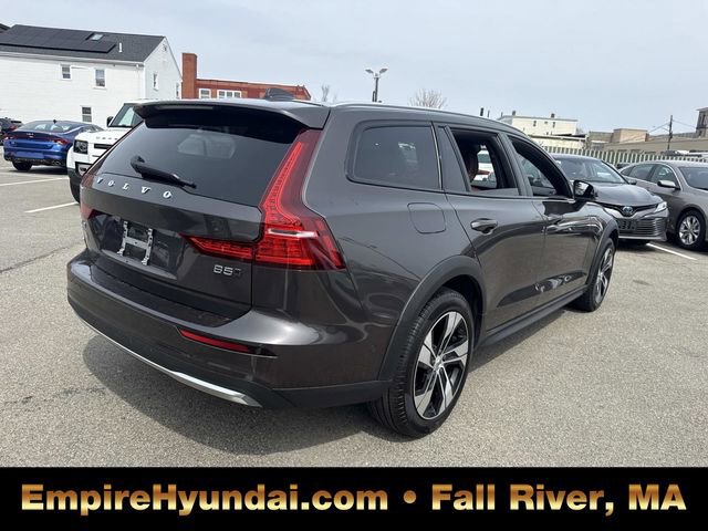 Used 2025 Volvo V60 B5 Cross Country Plus AWD/4WD image 9