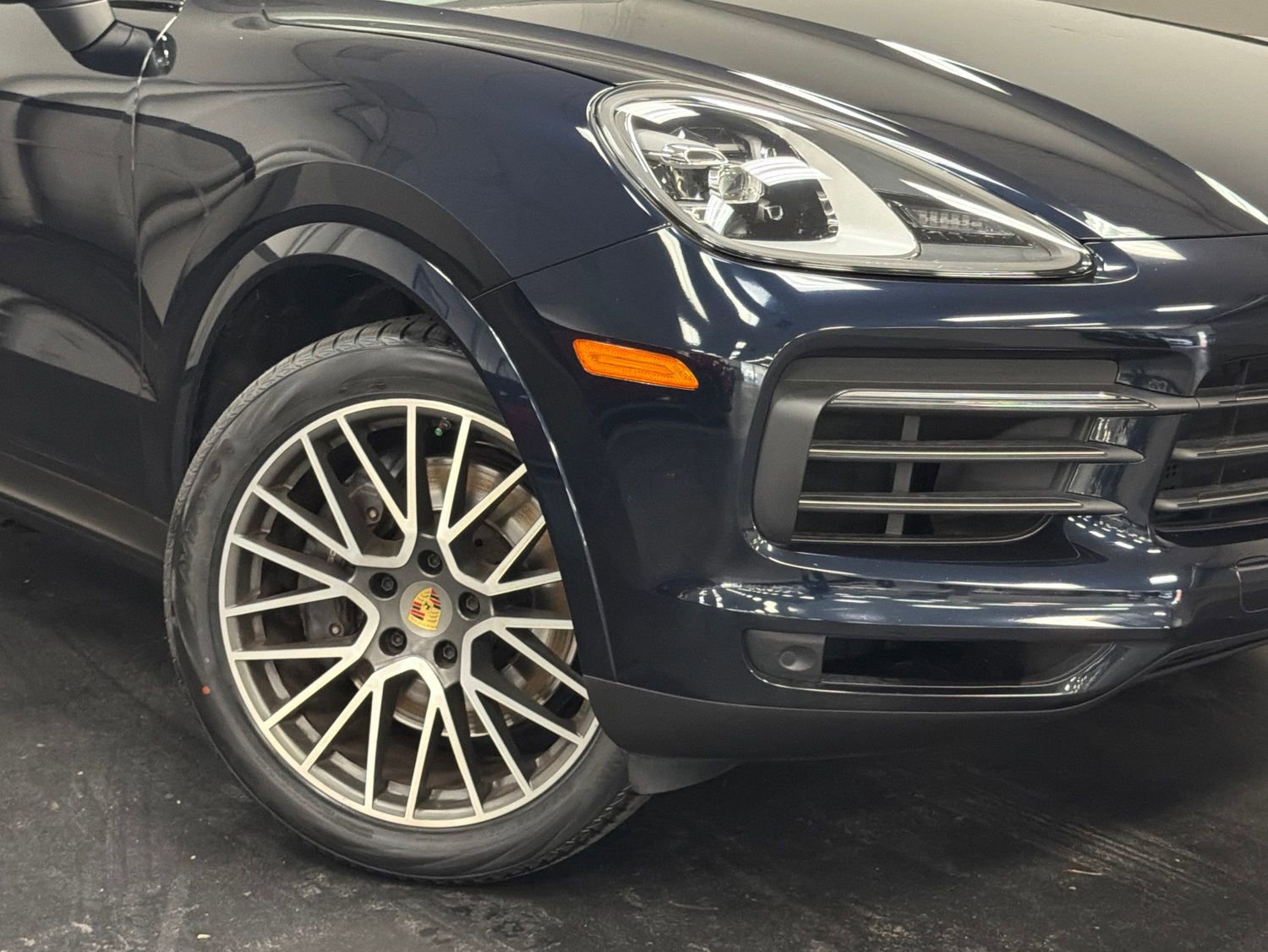 Used 2023 Porsche Cayenne AWD/4WD image 5