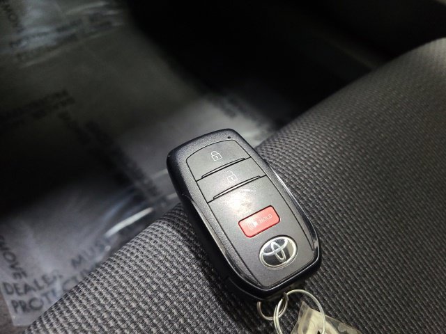 Certified 2025 Toyota Prius LE FWD image 32