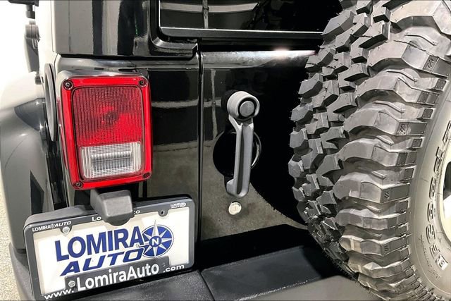 Used 2016 Jeep Wrangler Unlimited Rubicon w/ Connectivity Group image 41