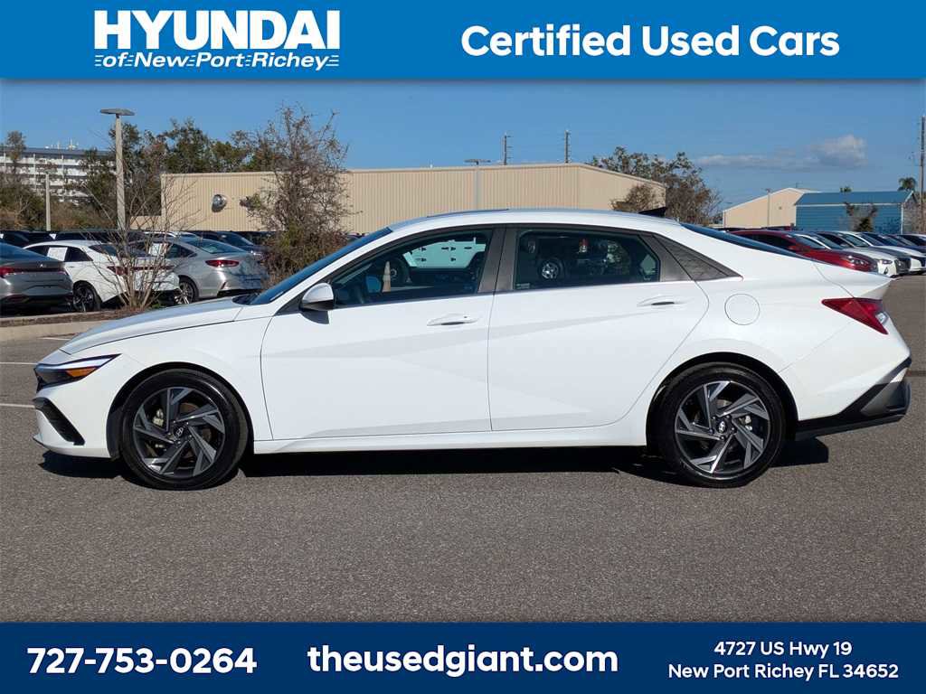 Certified 2025 Hyundai Elantra SEL image 2