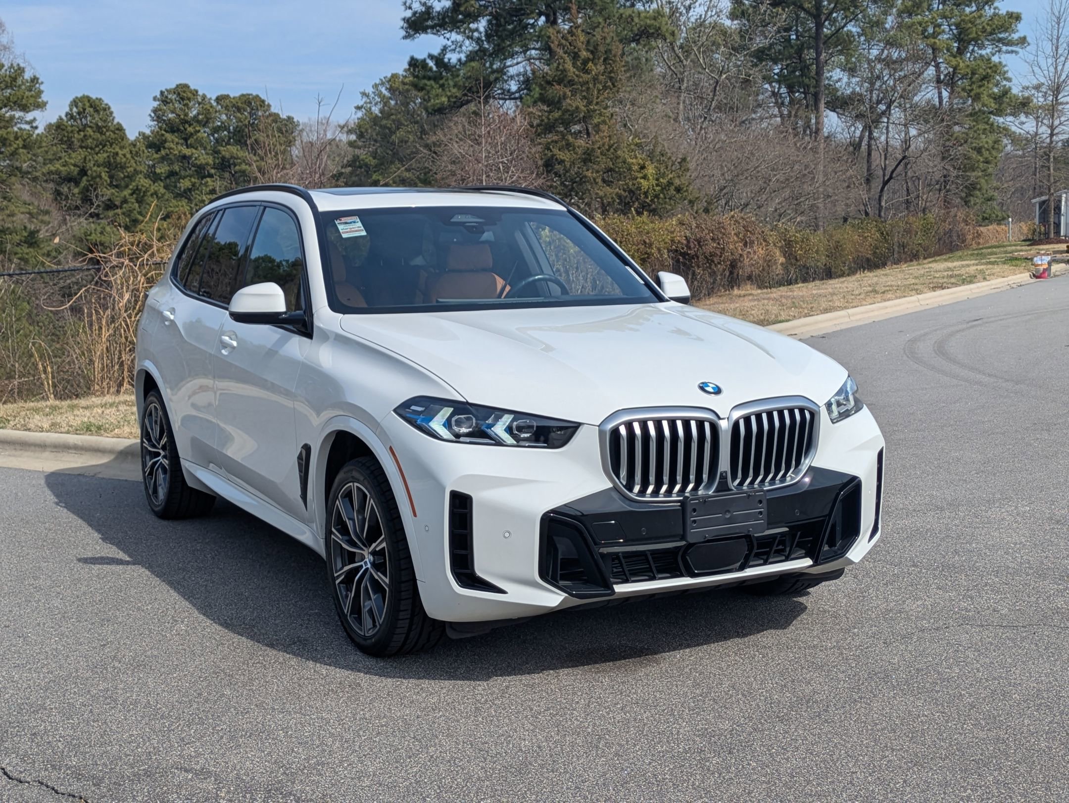 Used 2024 BMW X5 xDrive40i w/ M Sport Package image 3