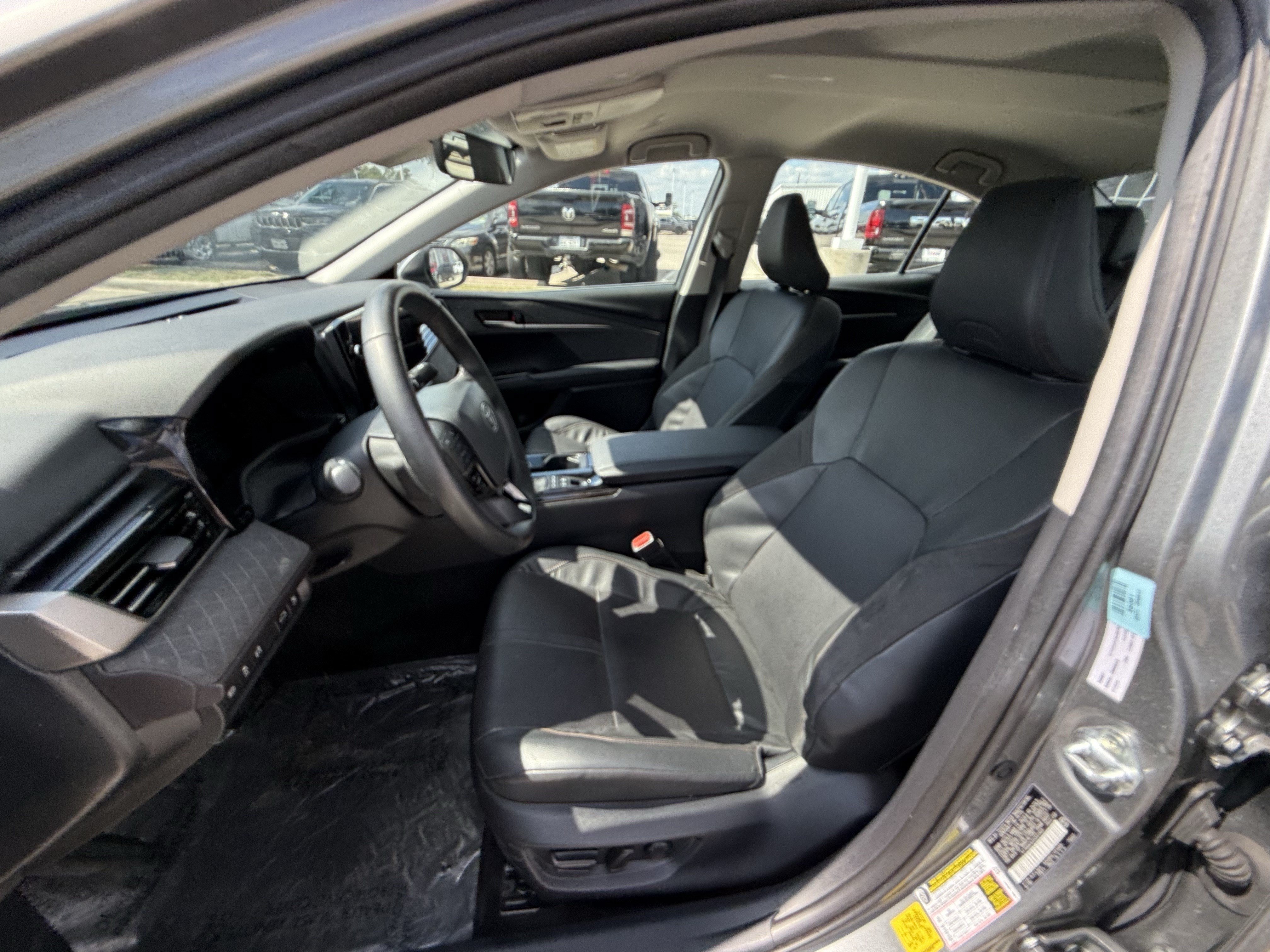 Used 2025 Toyota Camry XLE FWD image 28