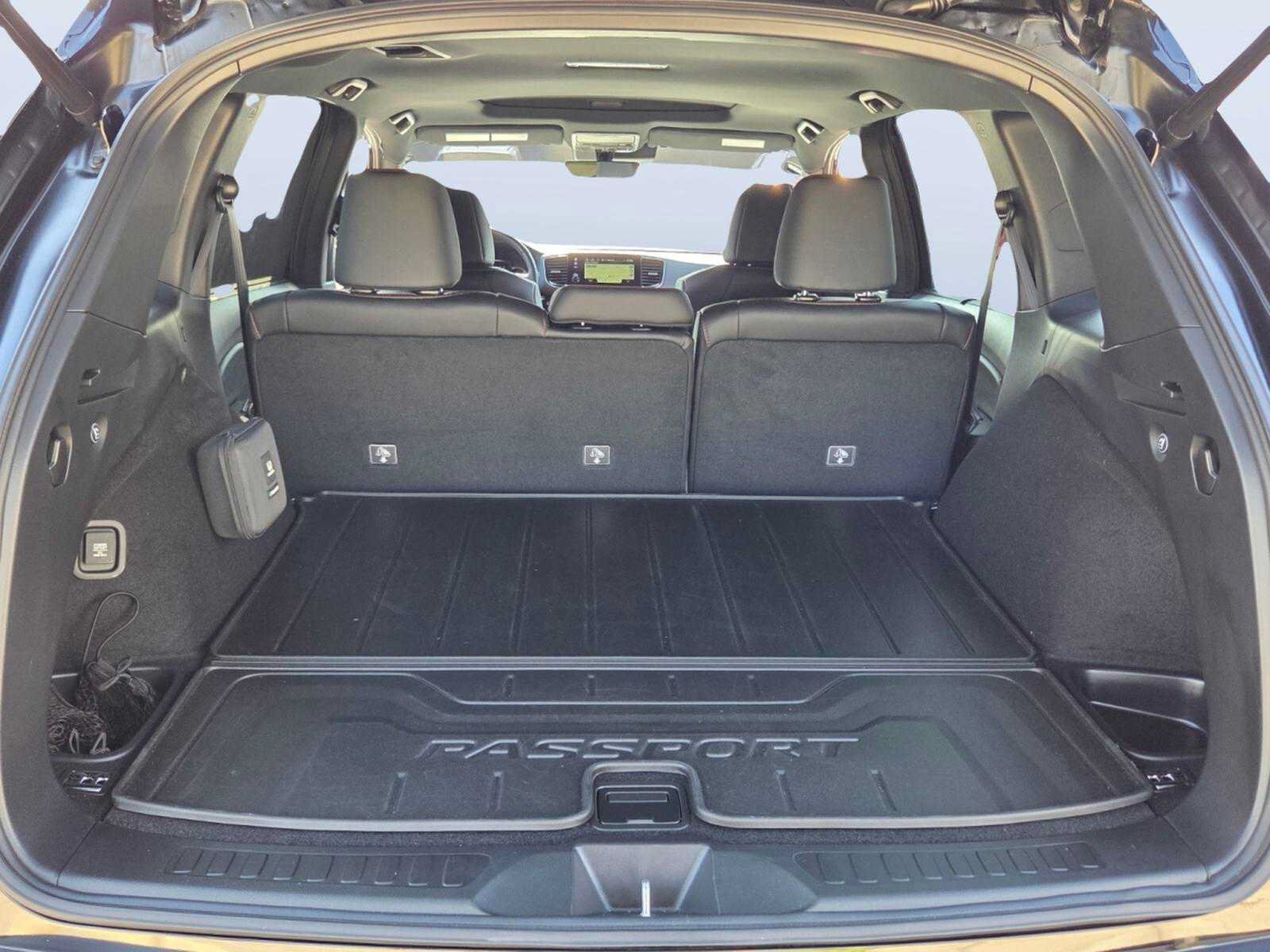 Used 2025 Honda Passport Black Edition image 8
