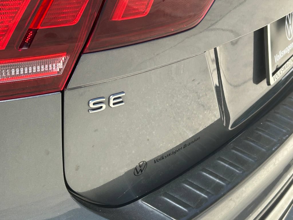 Certified 2023 Volkswagen Tiguan SE R-Line FWD image 27