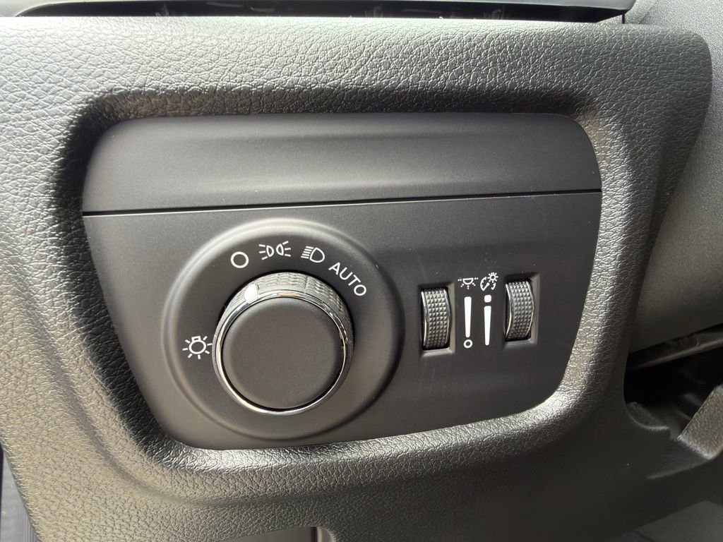 New 2025 Jeep Grand Cherokee L Altitude AWD/4WD image 18