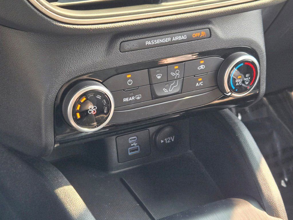 Used 2022 Ford Escape SE w/ SE Sport Appearance Package FWD image 25