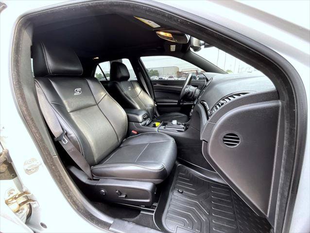 Certified 2022 Chrysler 300 S w/ Comfort Group RWD image 16