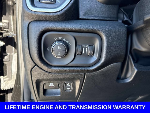 Used 2025 RAM 1500 Big Horn AWD/4WD image 32
