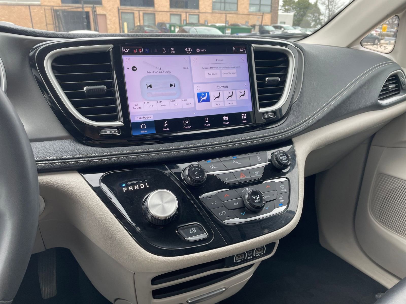 Used 2023 Chrysler Pacifica Touring-L image 17