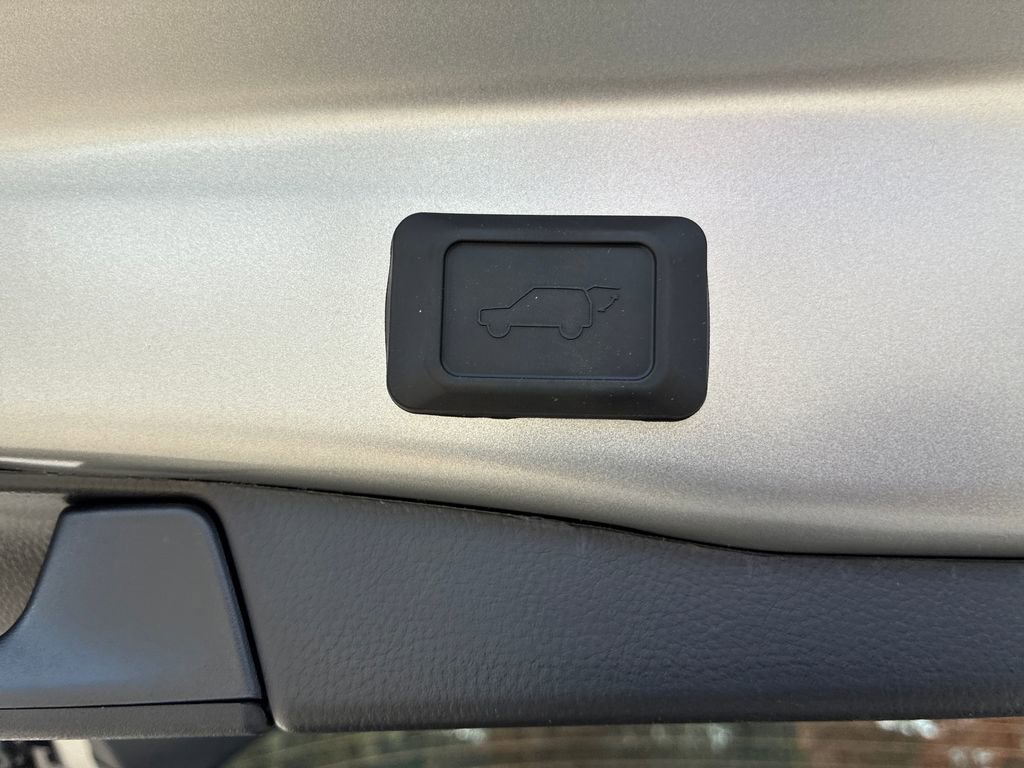 New 2025 Toyota RAV4 XLE image 31