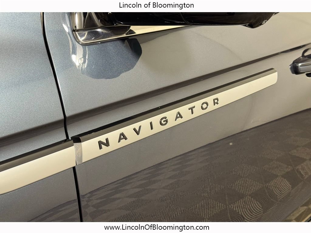 Used 2025 Lincoln Navigator L Reserve AWD/4WD image 13