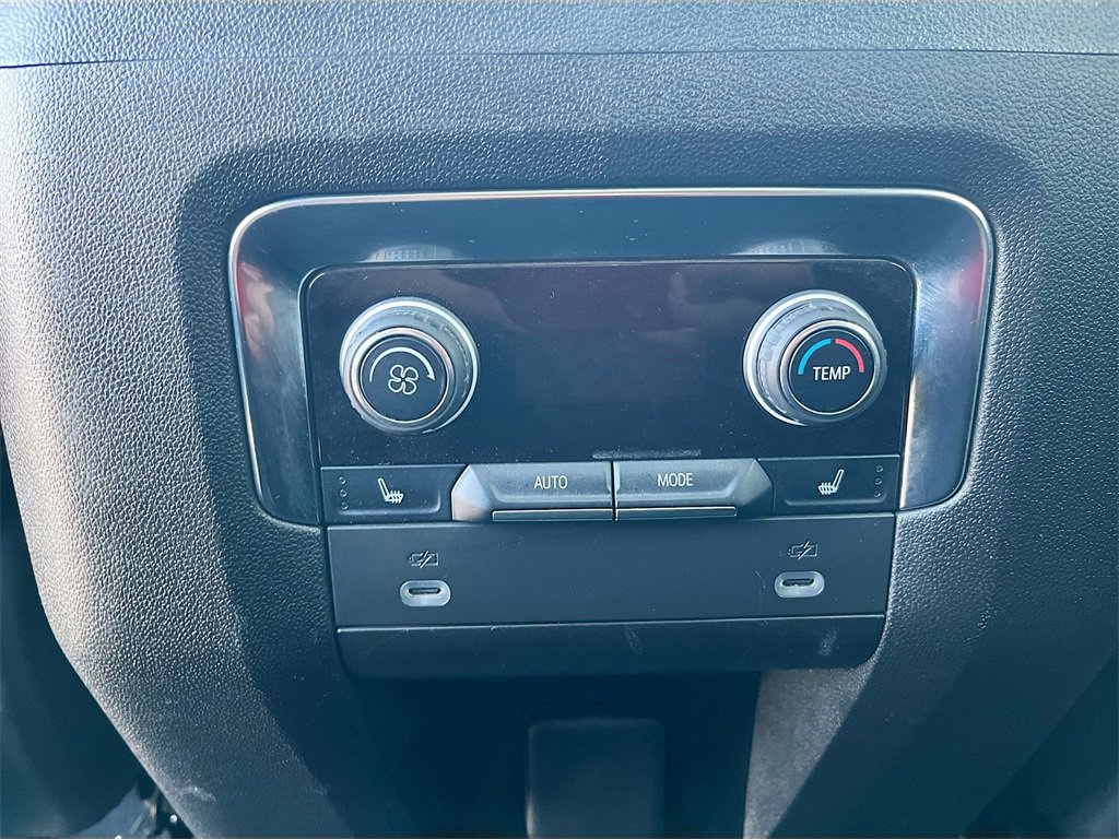 Used 2022 Chevrolet Suburban RST w/ Luxury Package image 26