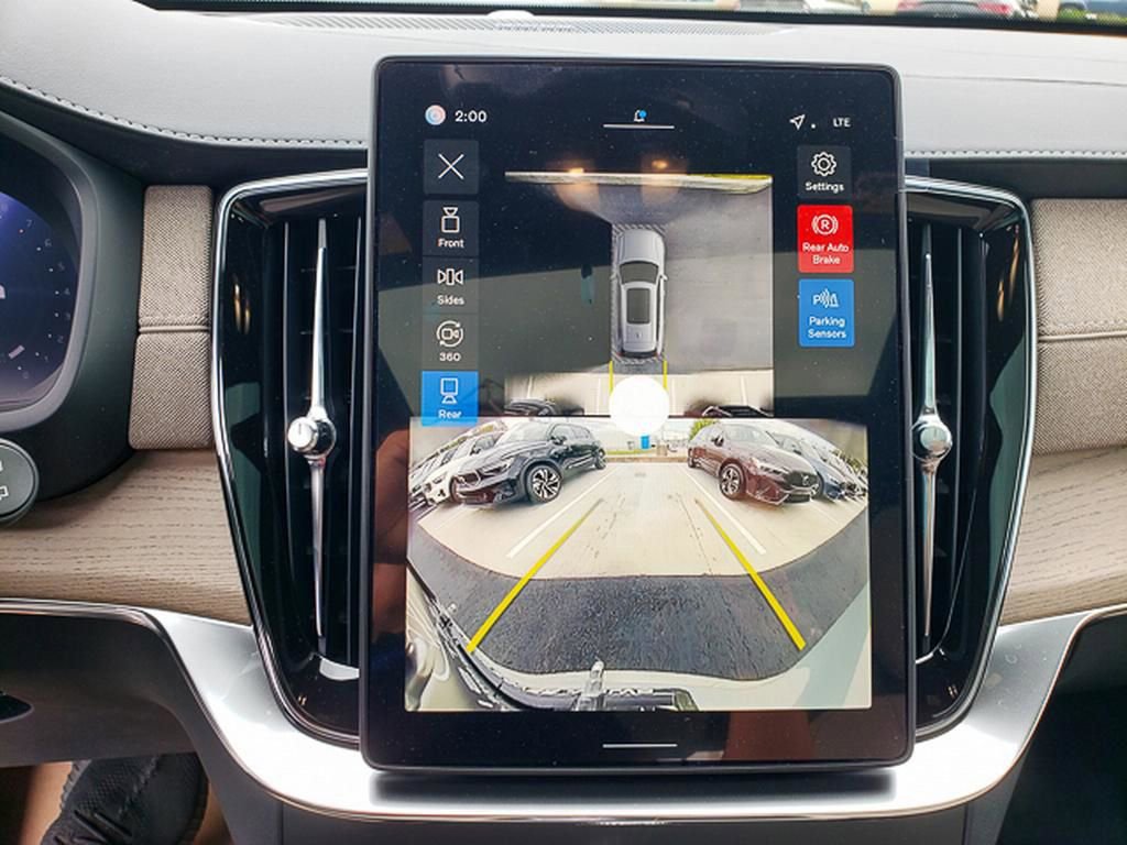 New 2026 Volvo XC90 B6 Plus w/ Protection Package Premier image 9